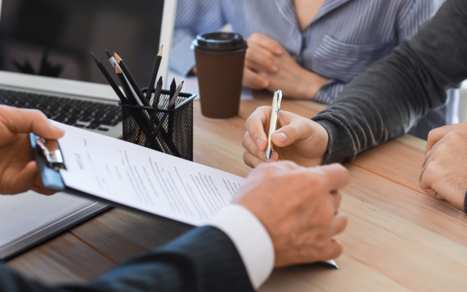 7套房產的跨境繼承大戰!香港富婆身後遺產糾紛案例深度解析