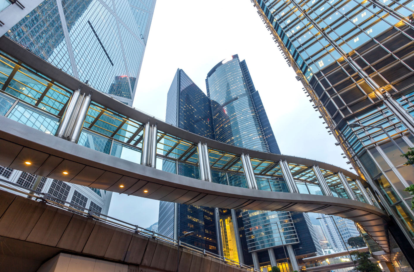 開啟東方門戶:香港與新加坡企業家的商業橋樑