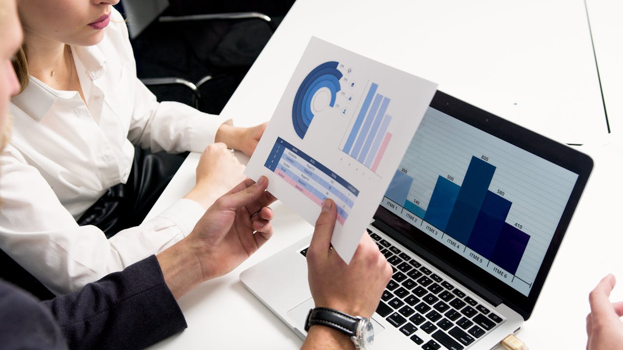How SMEs Can Compete with Big Brands in Hong Kong Through Smart Marketing