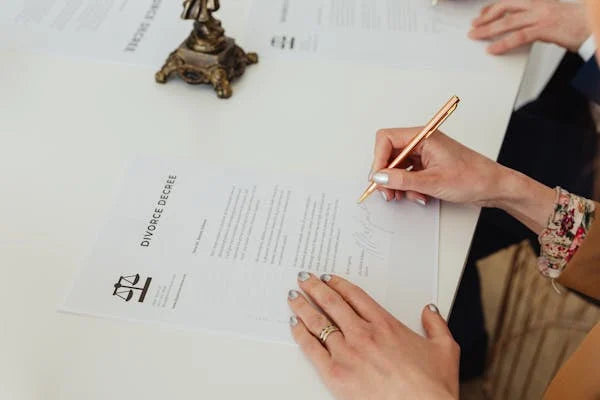 Hong Kong Notary Services: Types, Uses, and Where to Get Them